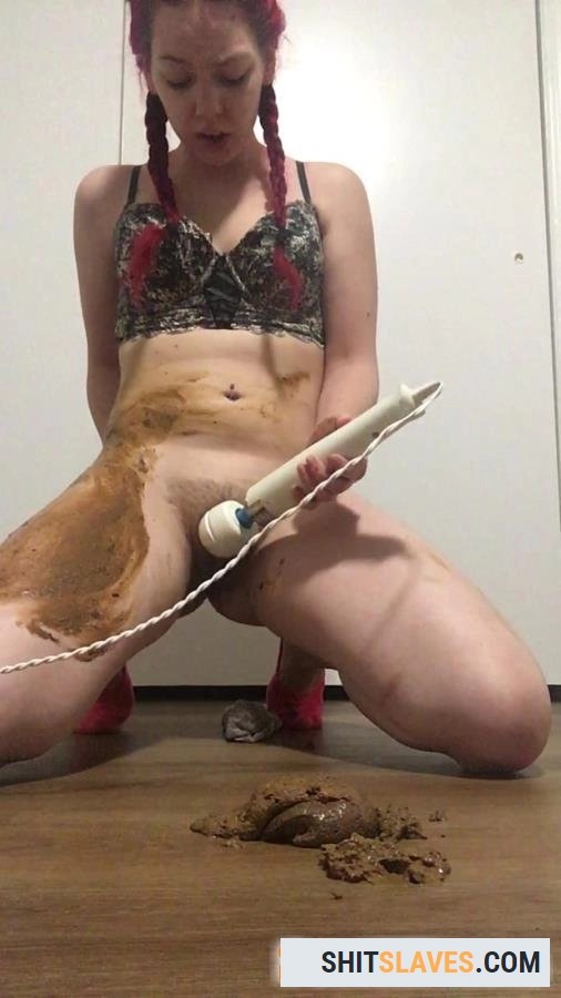 Scatqueen420 - Stoner girl shits herself [UltraHD 2K] (265 MB)