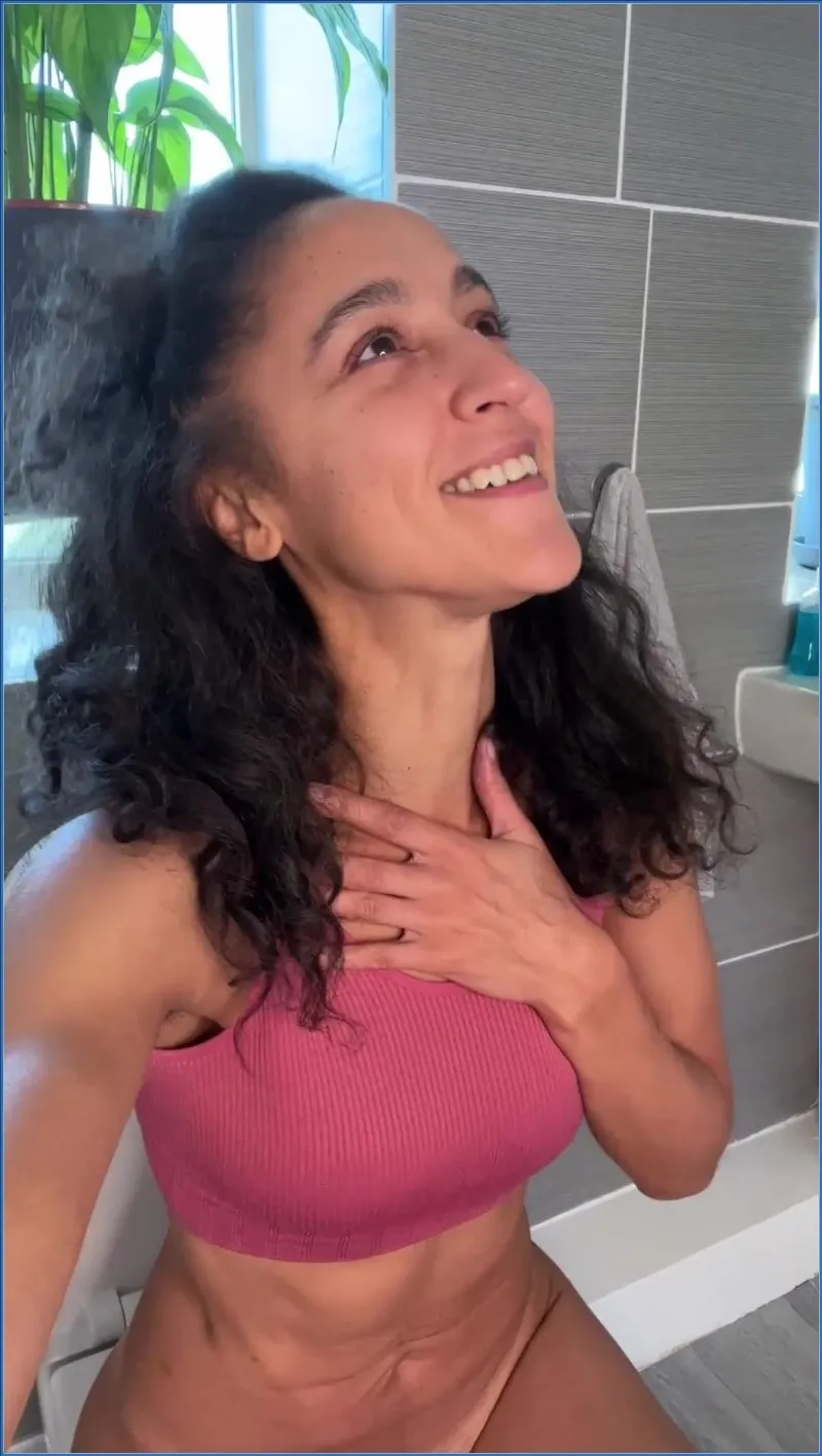 Ella Dearest - The Loudest Plops, Farting & Pissing - shit porn video at ShitSlaves.com