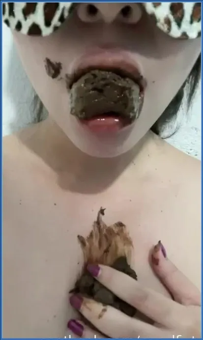 Comendo um cocô gostoso - Casal Fist, Anal & Fisting - shit porn video at ShitSlaves.com