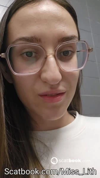 Miss Lith - Shitting 22 - Shit, Spain [SD] (65.4 MB) Scatbook.com