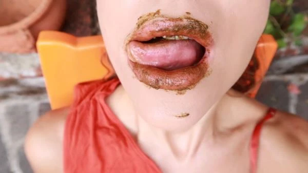 Sabrina Dacos - Quite a Mouthful - Defecation, Solo [FullHD 1080p] (161 MB) Scatting