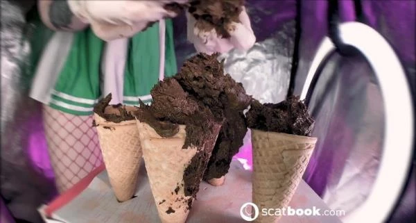 Fan with  unusual  ice cream [FullHD 1080p] (212.56 MB) Scatbook