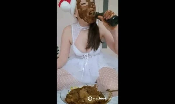 Santa's New Year's Gift (with 15 loads of shit) [HD 720p] (395.68 MB) Scatbook