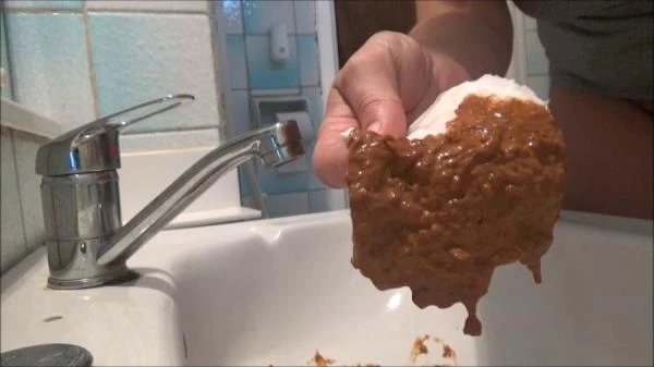 Mistress Roberta - Huge Diarrhea In Sink - Fetish, Romanian [SD] 228 MB