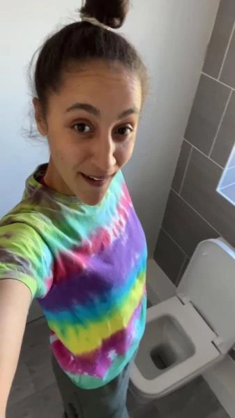 Ella Dearest aka Efro Ella - Silence In The Toilet - Solo, Defecation [FullHD 1080p] 74.5 MB