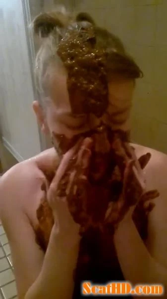 Julia Dream - Shit On Head Or Total Scat Mess [HD 720p] (126 MB)