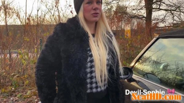 Devil Sophie - Park shit at McDonalds - the sausage had to get out [UltraHD 4K] (339 MB)