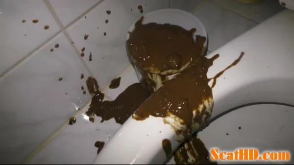 HotDirtyIvone - A diarrhea everywhere [FullHD 1080p] (514 MB)