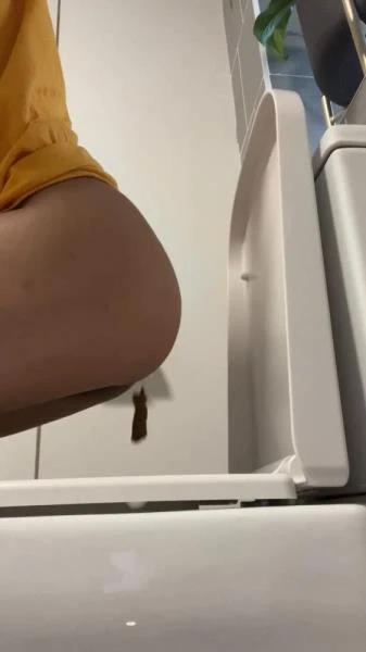 Ella Dearest aka Efro Ella - VIEW FROM BESIDE MY TOILET - Solo, Defecation [SD] 15.7 MB