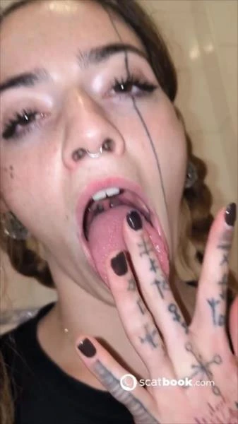 Malafalda - Toilet Darkfans - Scat, Spain [SD] 19.5 MB