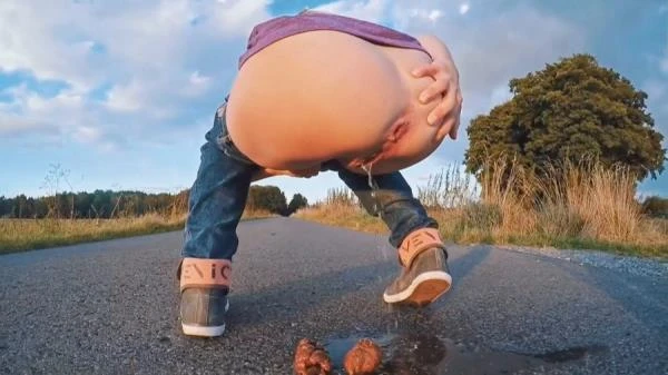 Mia Skye aka MiaRoxxx - HUUUGE On a Street - Germany, Dirty Anal [HD 720p] 21.6 MB