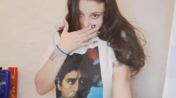 Badkithy - Scarefac Poop - Espana, Teen [FullHD 1080p] 257 MB
