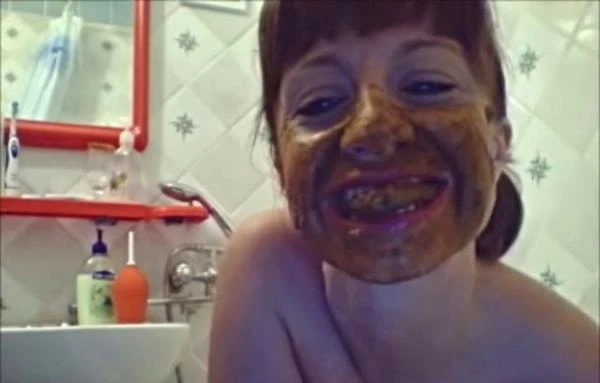 Santara Scat - Me In Bathtube Full Of Poo And Pee - Milf, Amateur [SD] 162 MB
