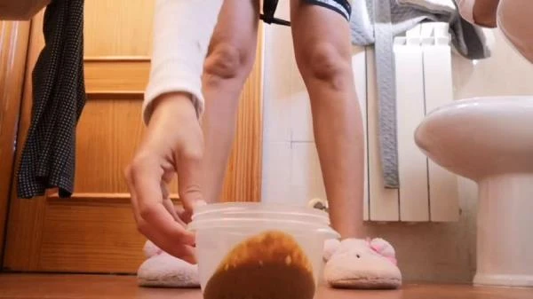 Scat y Pissing - Spain, Toilet Slavery [HD 720p] 33.1 MB