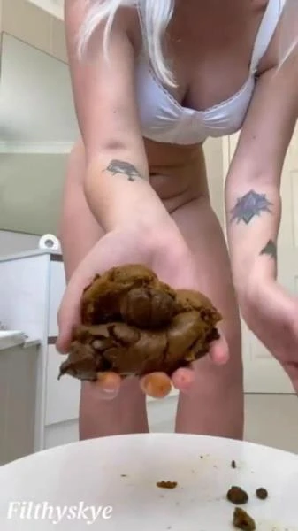 Shitting Girl 71 - Defecation, Scat Wife [SD] 14.4 MB