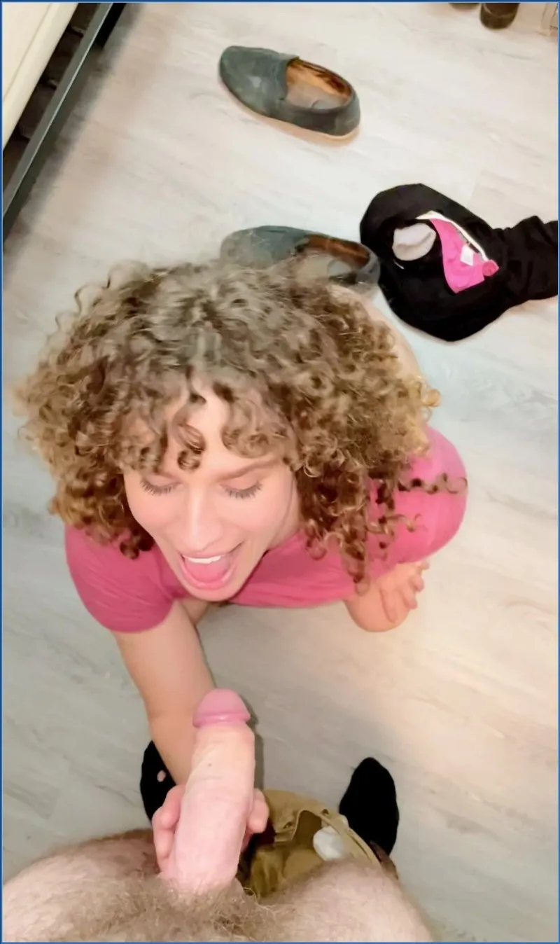 VibeWithMolly in Public Pee on College Campus - Farting, Smearing - shit porn video at ShitSlaves.com