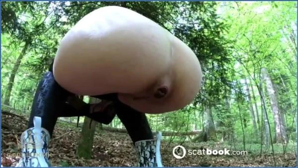 Morning forest shit & pee [HD 720p] (41.26 MB) Scatbook