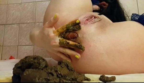 A little fingering…and a lot of shit and smear - Scat, Solo, Big Pile [FullHD 1080p] 1.51 GB