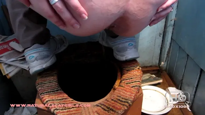 Soft Brown Kaviar Smear Turns Amateur Girl into a Mucky Sensation - shit porn video at ShitSlaves.com