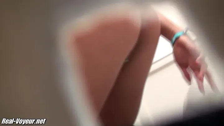 Amateur Woman Takes Her Time Dropping a Firm Brown Load - shit porn video at ShitSlaves.com